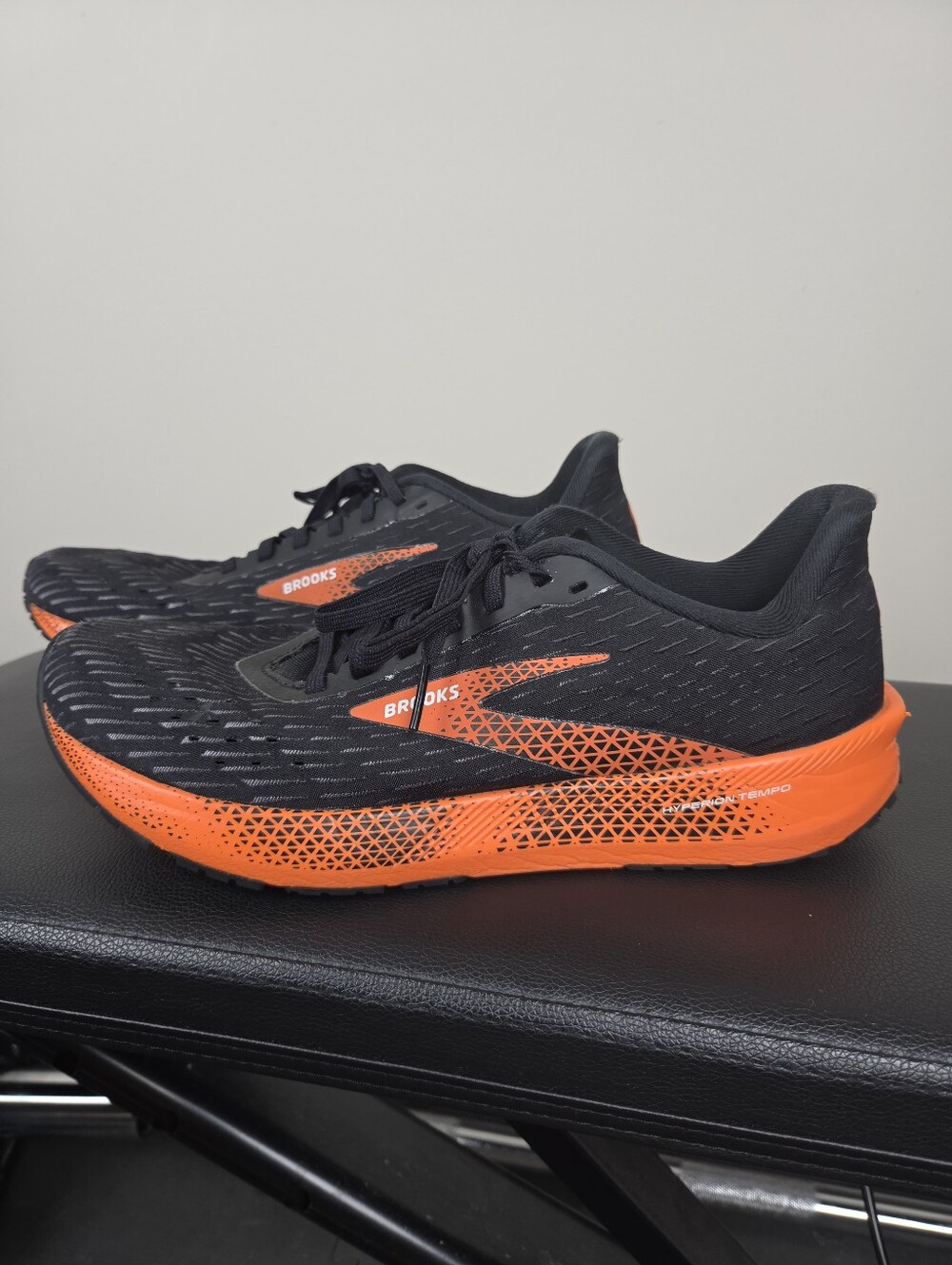 Brooks Hyperion Tempo Running Shoes Mens 9 Black Orange Sneakers